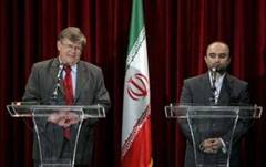 Phó Giám đốc IAEA (trái) và phó trưởng đoàn đàm phán hạt nhân Iran